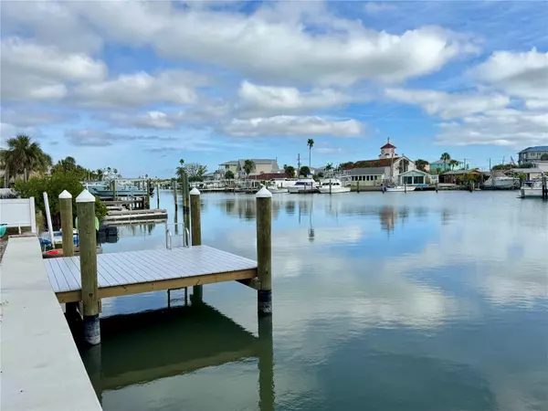 117 140TH AVE E #B, Madeira Beach, FL 33708