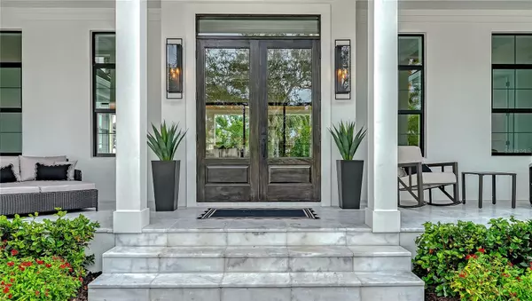 Sarasota, FL 34242,656 TROPICAL CIR