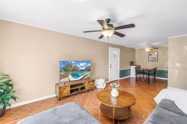 Sarasota, FL 34232,3269 BENEVA RD #102