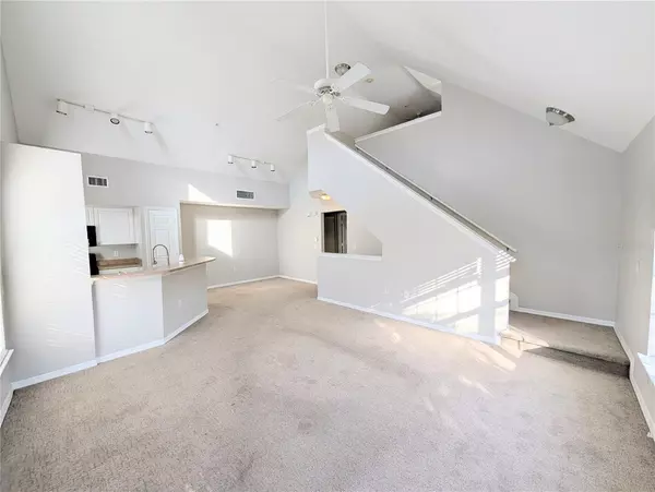 Sarasota, FL 34233,5531 ROSEHILL RD #203