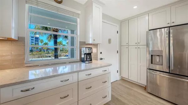 Longboat Key, FL 34228,4370 CHATHAM DR #204