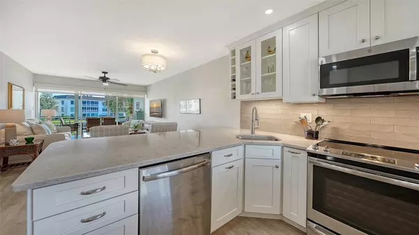 Longboat Key, FL 34228,4370 CHATHAM DR #204