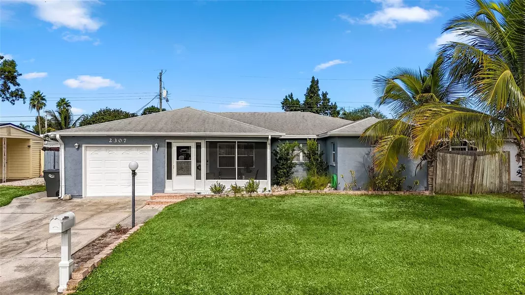 2307 N WELLESLEY DR, Bradenton, FL 34207