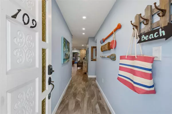 Holmes Beach, FL 34217,4307 GULF DR #109