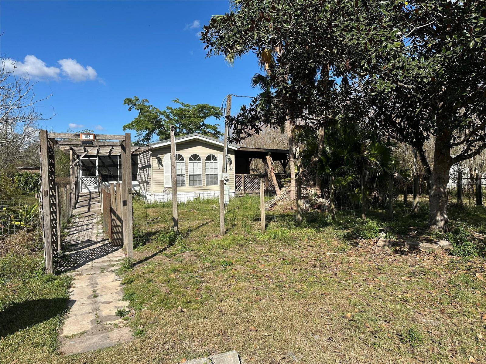 108 OLD WELCOME RD, Lithia, FL 33547