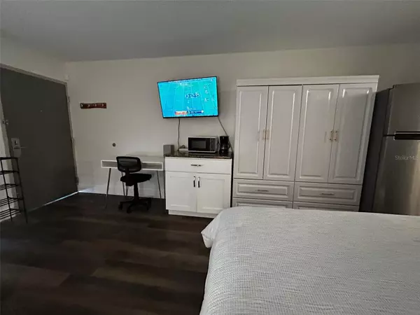 Sarasota, FL 34243,7150 N TAMIAMI TRL #S515