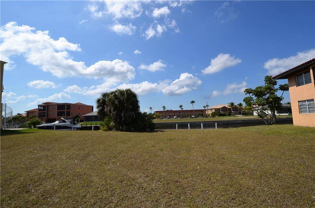 2518 MAGDALINA DR, Punta Gorda, FL 33950