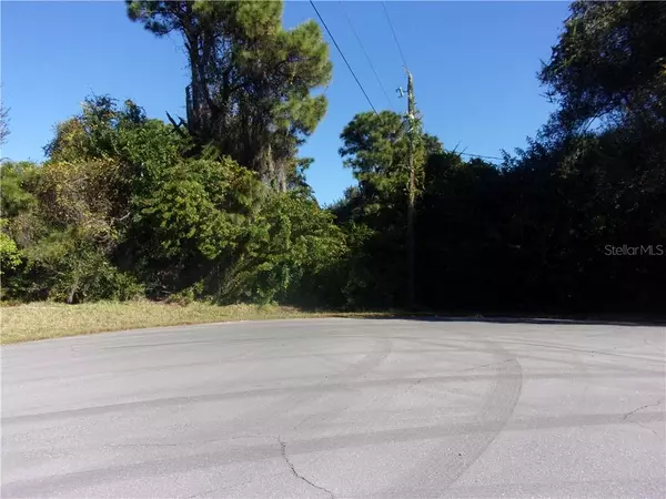 166 or 168 KINGS DR, Rotonda West, FL 33947