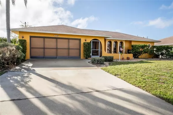 920 SE 33RD TER, Cape Coral, FL 33904