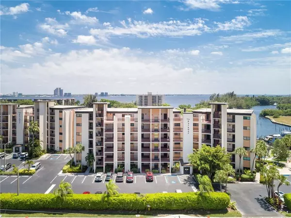3462 HANCOCK BRIDGE Pkwy #225, North Fort Myers, FL 33903