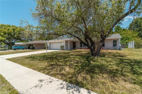 Sarasota, FL 34243,917 PONDEROSA PINE LN