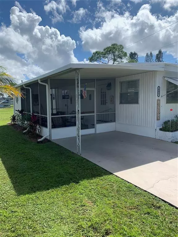 North Fort Myers, FL 33917,881 HOMESTEAD DR