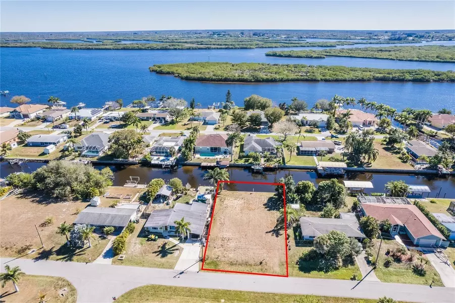 3334 DOVER DR, Punta Gorda, FL 33983