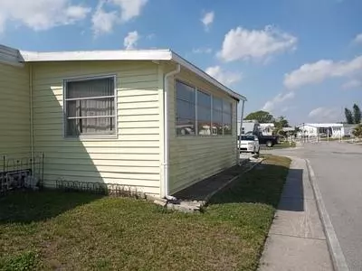 North Port, FL 34287,6302 FANTASY CT