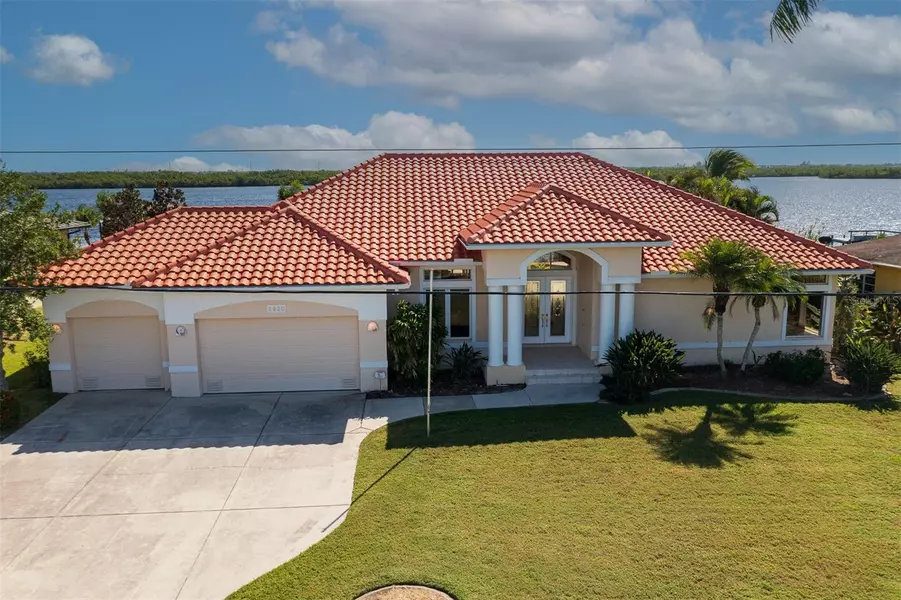 2920 PEACE RIVER DR, Punta Gorda, FL 33983