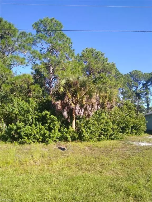 Rotonda West, FL 33947,104 LANTANA RD