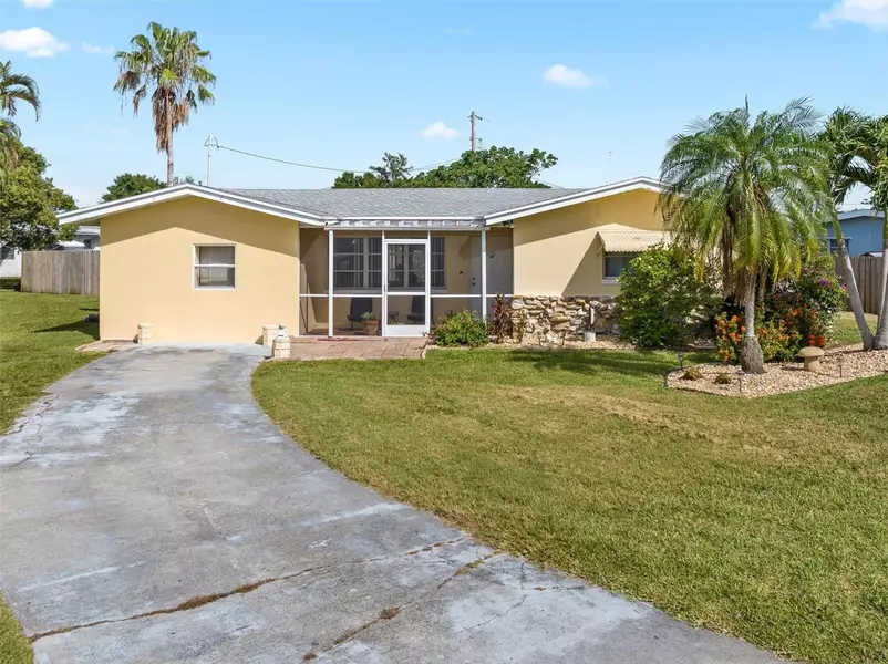 1365 WASHINGTON DR, North Fort Myers, FL 33917