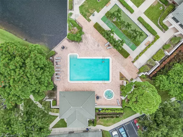 Naples, FL 34110,900 ARBOR LAKE DR #9