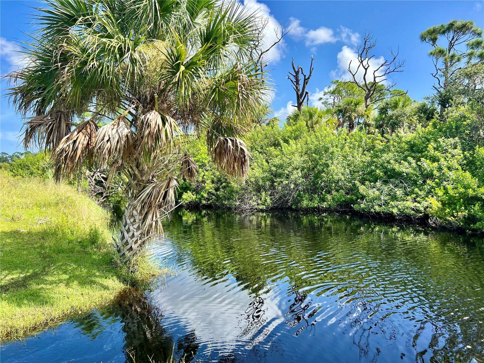 134 GLADES DR, Rotonda West, FL 33947