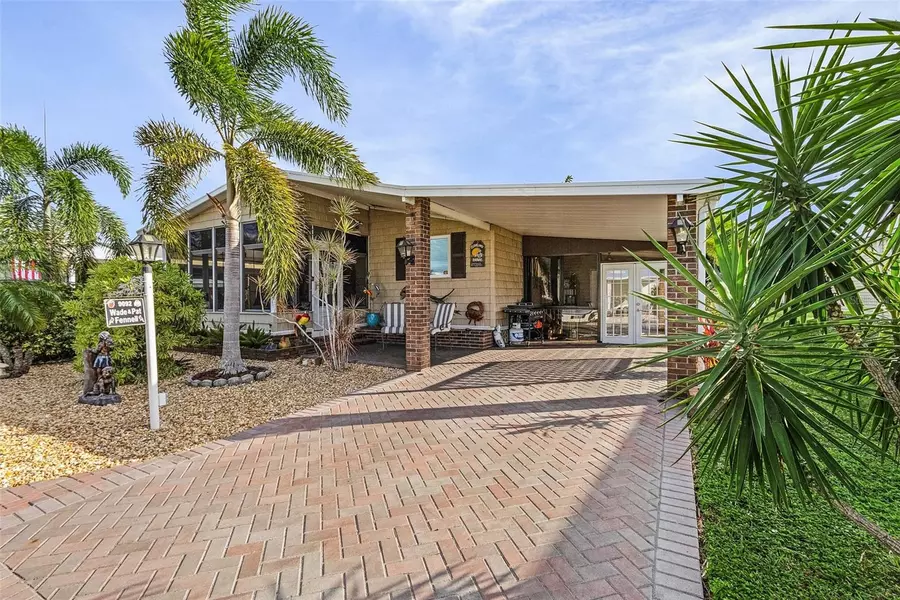 9092 FLAMINGO CIR, North Fort Myers, FL 33903