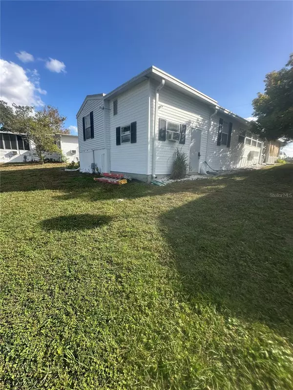 Weeki Wachee, FL 34613,9289 GRIZZLY BEAR LN