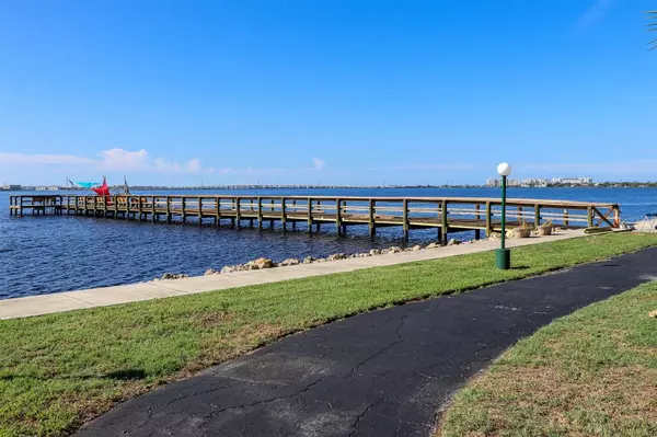 Port Charlotte, FL 33980,24437 HARBORVIEW RD #101