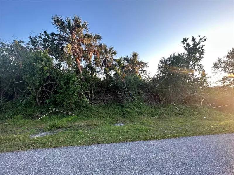 919 WEBSTER AVE NW, Port Charlotte, FL 33948