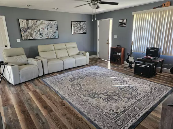 1174 VICTORIA AVE, Port Charlotte, FL 33948