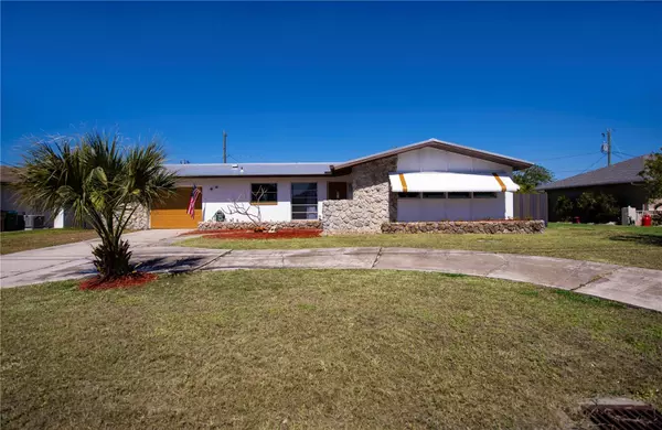 4044 COUNTRY CLUB BLVD, Cape Coral, FL 33904