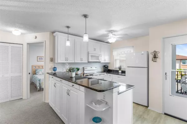 Punta Gorda, FL 33983,25100 SANDHILL BLVD #R202