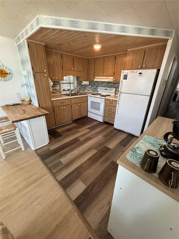 Venice, FL 34285,805 S GREEN CIR
