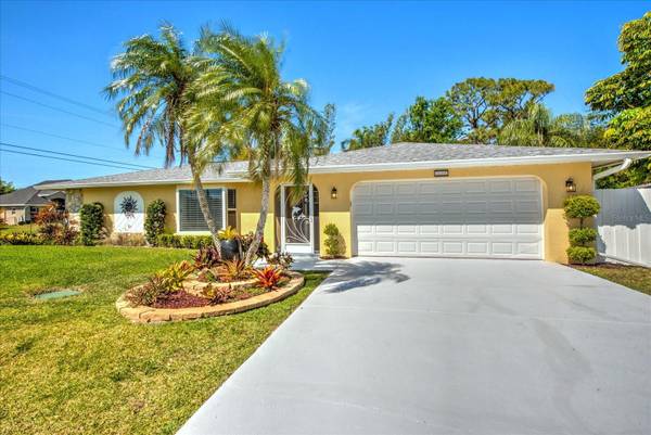 2405 N WESTWOOD DR, North Fort Myers, FL 33917