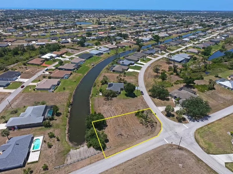 133 FAIRWAY RD, Rotonda West, FL 33947