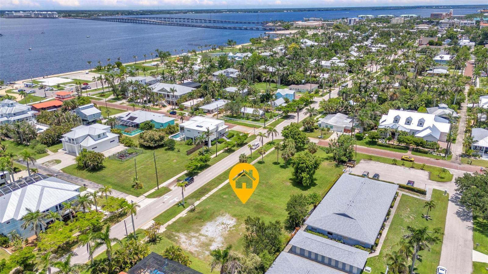 Punta Gorda, FL 33950,817 W MARION AVE
