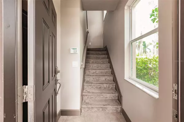 Sarasota, FL 34233,8098 MOONSTONE DR #17-203