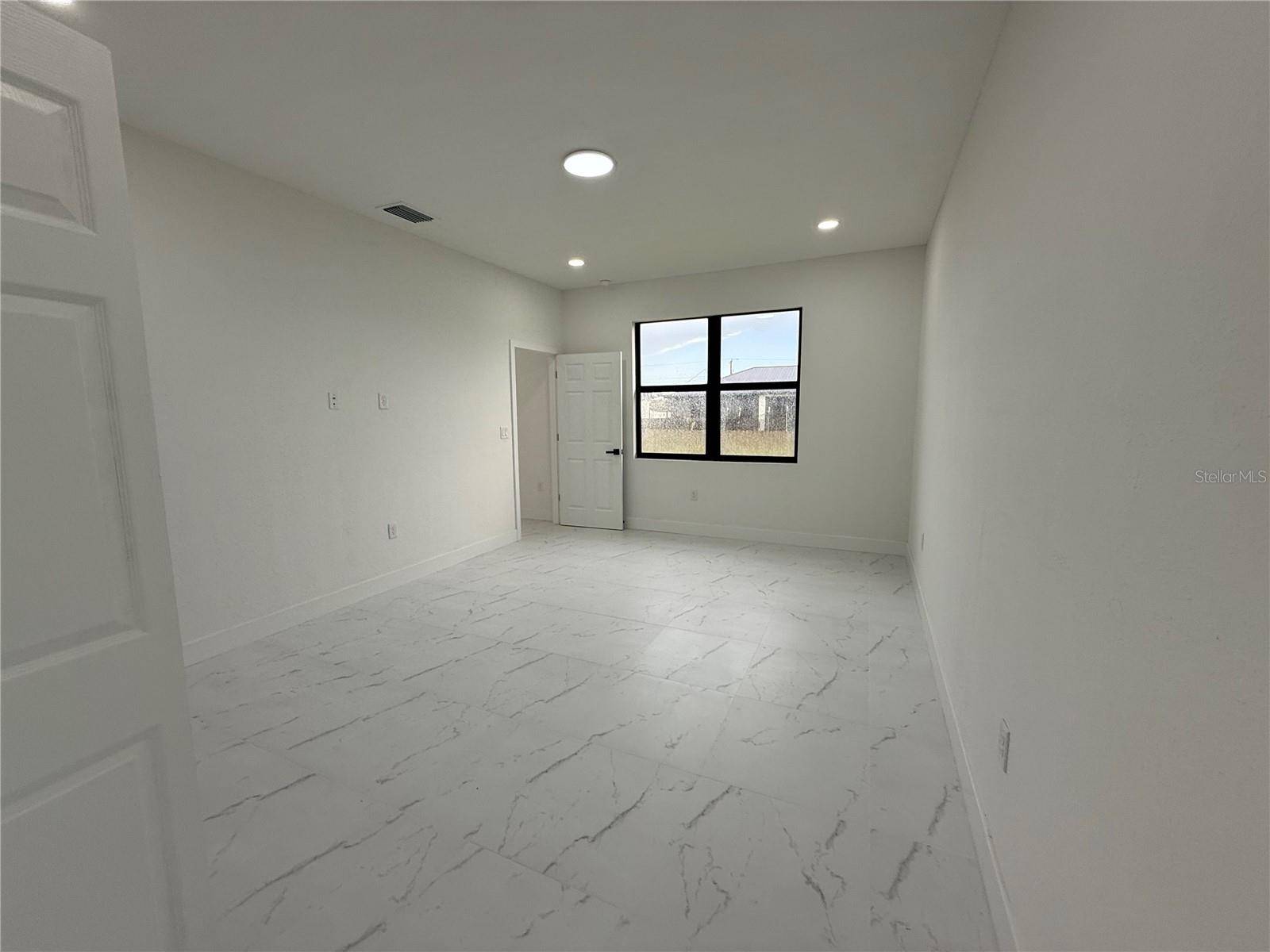Lehigh Acres, FL 33971,3113 58TH