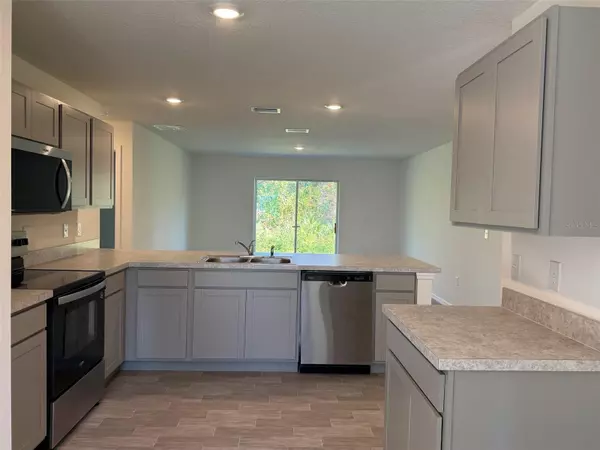 Poinciana, FL 34759,892 HUDSON VALLEY DR