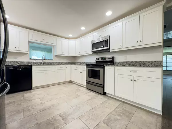 North Port, FL 34287,580 FAIRMOUNT DR