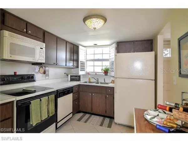 Naples, FL 34102,1900 ALAMANDA DR #305