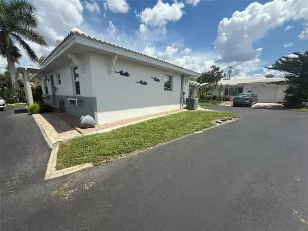 North Port, FL 34287,8571 PICKWICK RD