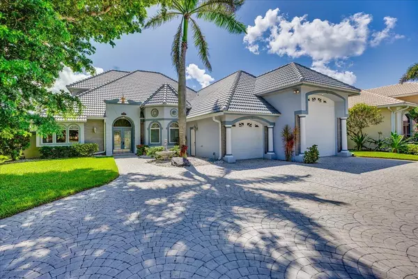 14871 LAGUNA DR, Fort Myers, FL 33908