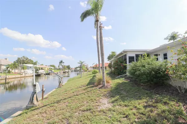 Englewood, FL 34223,4 CASA RIO DR