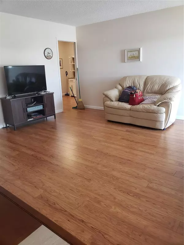 Bradenton, FL 34208,806 HICKORY LN