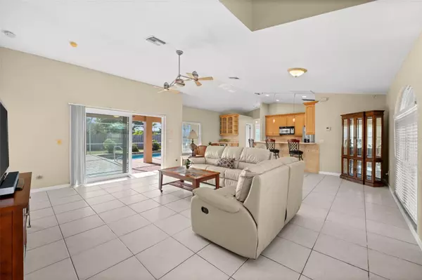 Cape Coral, FL 33904,302 SE 34TH ST