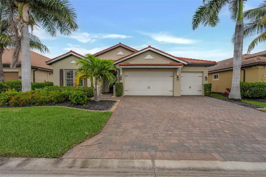 8720 WESTWOOD OAKS PL, Fort Myers, FL 33908