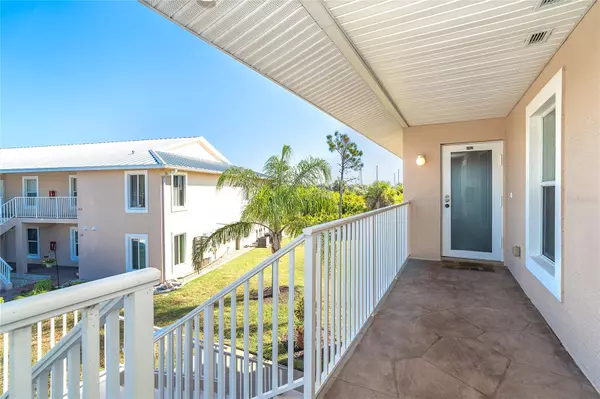 Rotonda West, FL 33947,9700 FIDDLERS GREEN CIR #219