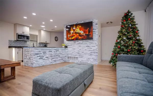 Sarasota, FL 34232,2719 FOREST KNOLL DR