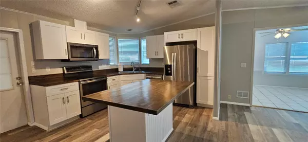 North Fort Myers, FL 33917,8410 WAGON WHEEL CIR