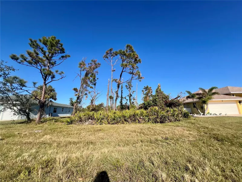 84 FAIRWAY RD, Rotonda West, FL 33947
