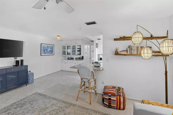 St Petersburg, FL 33705,650 PINELLAS POINT DR S #236